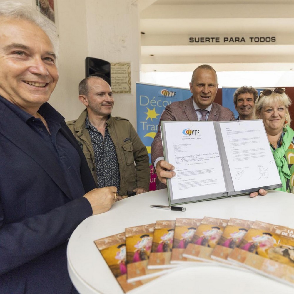 image : Signature convention Ville de Mont de Marsan - UVTF - 24 mai 2023