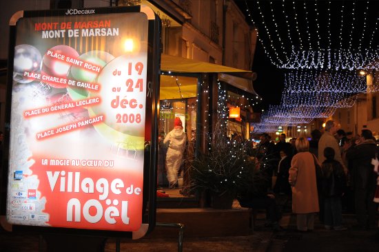 image : photo village de noël 2008 de Mont de Marsan - rue Gambetta